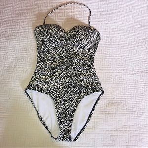 La Blanca size 10 black & white design one piece